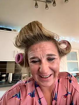 MimiMaee online show from October 27, 2025, 1:59 pm