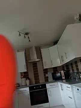 MimiMaee online show from November 5, 2025, 11:32 am