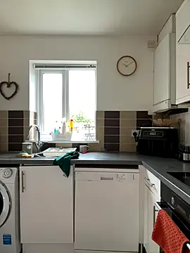 MimiMaee online show from November 18, 2025, 10:09 am