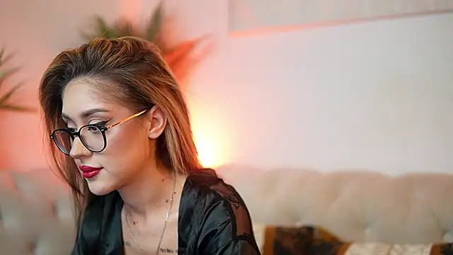 Snapshot of AileenKiss chatting on October 19, 2025, 6:41 pm AileenKiss online show from October 19, 2025, 6:41 pm