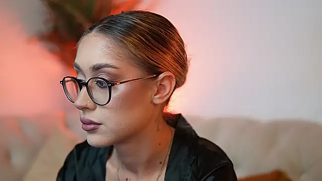 Snapshot of AileenKiss chatting on October 22, 2025, 6:40 pm AileenKiss online show from October 22, 2025, 6:40 pm