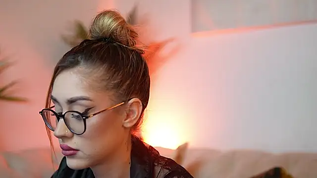 Snapshot of AileenKiss chatting on November 19, 2025, 7:25 pm AileenKiss online show from November 19, 2025, 7:25 pm