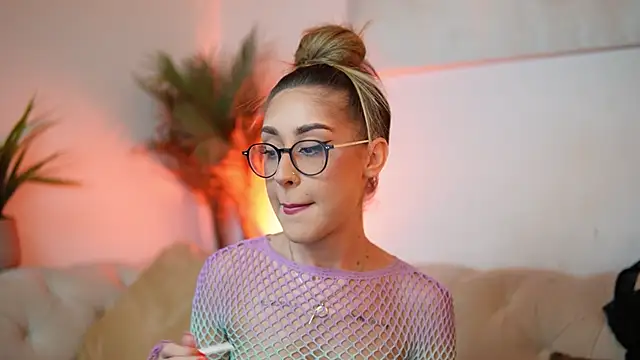 AileenKiss online show from November 22, 2025, 8:19 pm