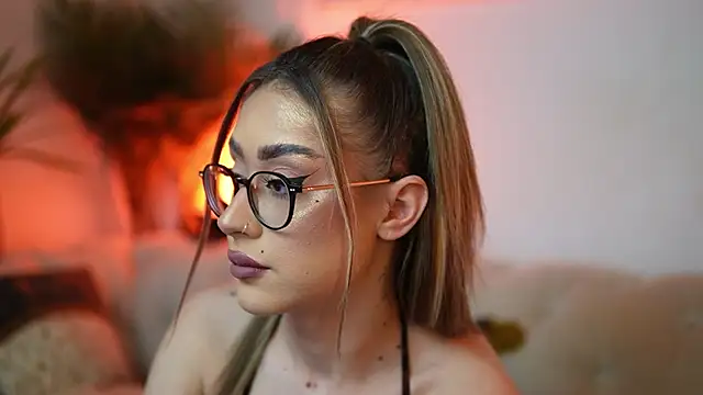 AileenKiss online show from April 27, 2026, 8:40 pm
