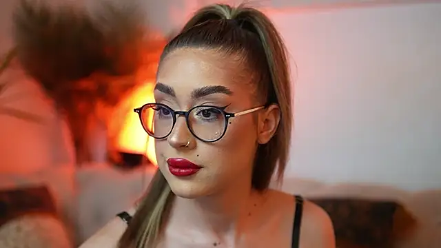AileenKiss online show from April 28, 2026, 8:47 pm