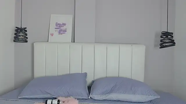 Snapshot of _Mariana02_ chatting on October 2, 2025, 8:27 pm Mariana02 online show from October 2, 2025, 8:27 pm