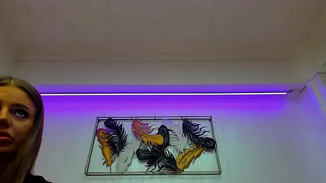 Snapshot of VikaFever chatting on November 8, 2025, 4:23 am VikaFever online show from November 8, 2025, 4:23 am