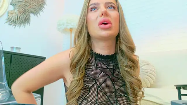 Snapshot of VikaFever chatting on November 15, 2025, 4:10 am VikaFever online show from November 15, 2025, 4:10 am