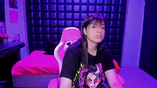 Violetta Swett  online show from December 1, 2025, 12:32 pm