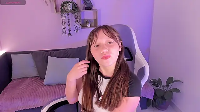 AliciaMoonx online show from October 6, 2025, 11:51 am