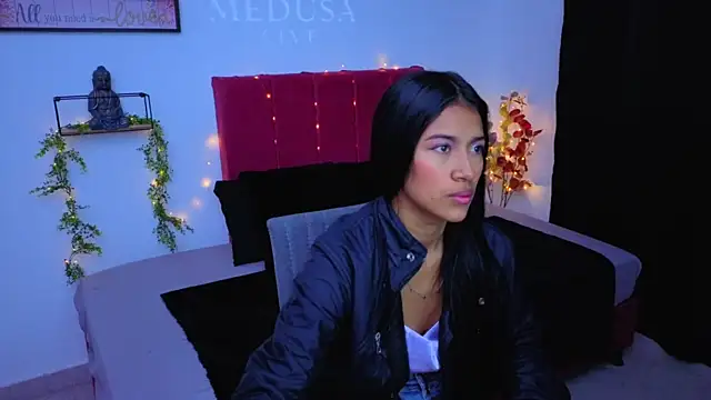 alejamedusa online show from October 7, 2025, 11:29 am