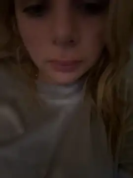 clarissetriolett online show from October 4, 2025, 4:16 pm