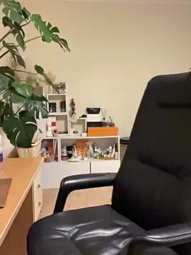 latava online show from October 24, 2025, 3:30 pm