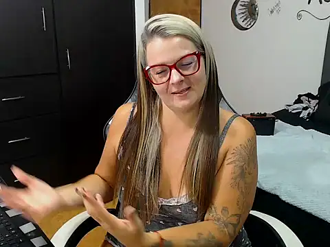 Snapshot of perlagoloza05 chatting on October 15, 2025, 3:28 am perlagoloza05 online show from October 15, 2025, 3:28 am