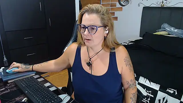 perlagoloza05 online show from June 10, 2026, 4:12 am