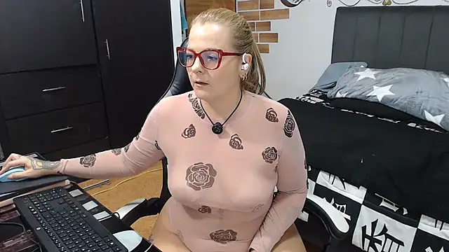 perlagoloza05 online show from June 30, 2026, 3:51 am