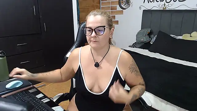 perlagoloza05 online show from July 14, 2026, 3:22 am
