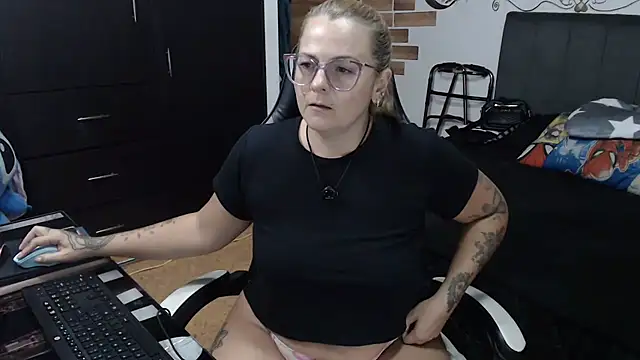 perlagoloza05 online show from July 28, 2026, 3:35 am