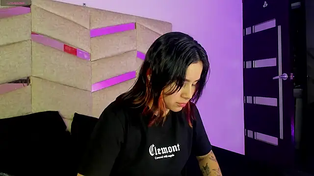 Snapshot of Nixielee_ chatting on October 23, 2025, 7:12 pm Nixielee online show from October 23, 2025, 7:12 pm