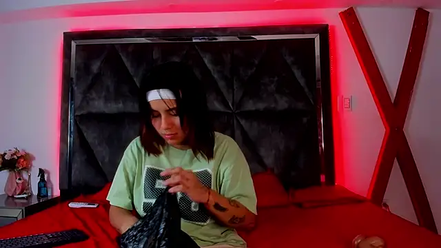 Snapshot of Nixielee_ chatting on October 24, 2025, 7:32 pm Nixielee online show from October 24, 2025, 7:32 pm