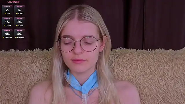 MonicaShiny online show from November 10, 2025, 8:08 pm