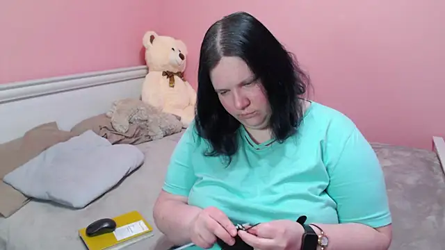  alexandra ray  online show from March 4, 2026, 12:44 pm