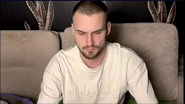 Snapshot of Iveraan chatting on October 18, 2025, 6:52 pm Iveraan online show from October 18, 2025, 6:52 pm