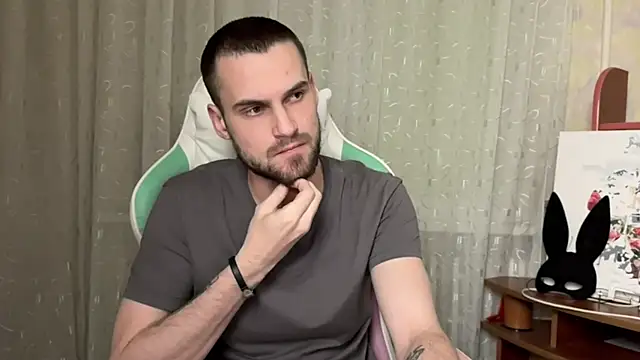 Snapshot of Iveraan chatting on October 29, 2025, 7:48 pm Iveraan online show from October 29, 2025, 7:48 pm