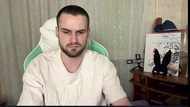 Snapshot of Iveraan chatting on November 1, 2025, 9:06 pm Iveraan online show from November 1, 2025, 9:06 pm