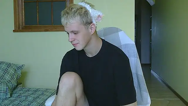 Snapshot of _Timmy_Boy_ chatting on October 31, 2025, 6:47 am Timmy Boy online show from October 31, 2025, 6:47 am