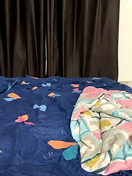 vickyandtania online show from October 8, 2025, 4:26 pm