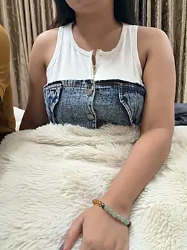 vickyandtania online show from May 2, 2026, 4:56 pm
