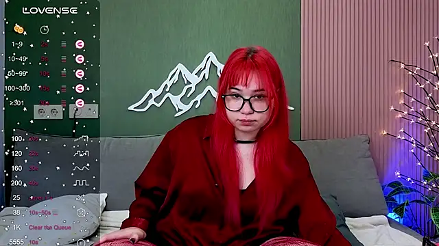 Klee Love online show from October 13, 2025, 4:34 am