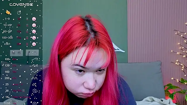 Klee Love online show from October 19, 2025, 4:13 am