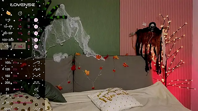 Klee Love online show from October 22, 2025, 4:13 am