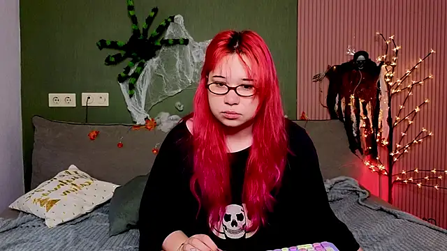 Klee Love online show from October 29, 2025, 4:15 am