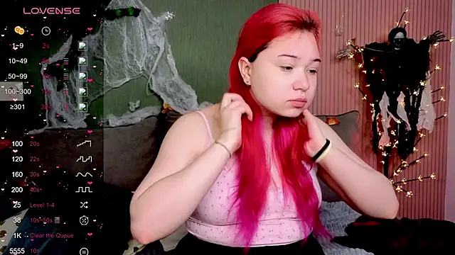 Klee Love online show from November 1, 2025, 4:14 am