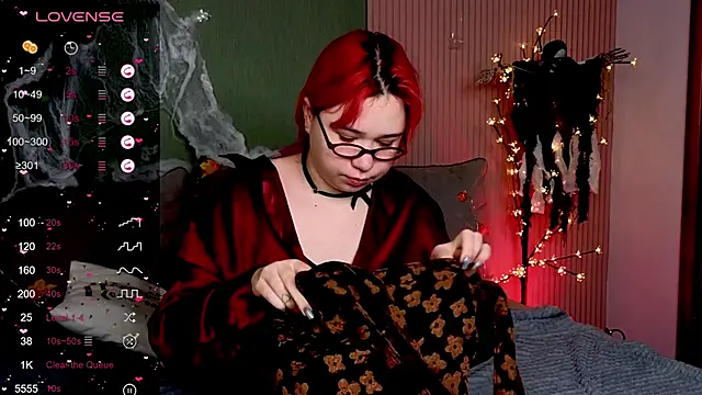 Klee Love online show from November 3, 2025, 4:14 am