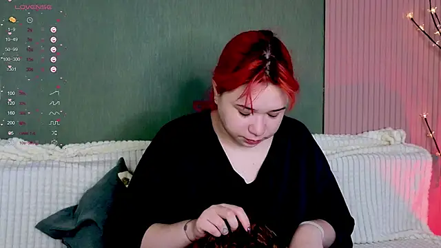 Klee Love online show from November 16, 2025, 4:18 am