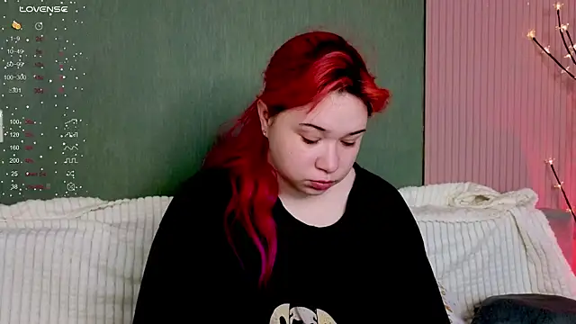 Klee Love online show from November 18, 2025, 5:34 am