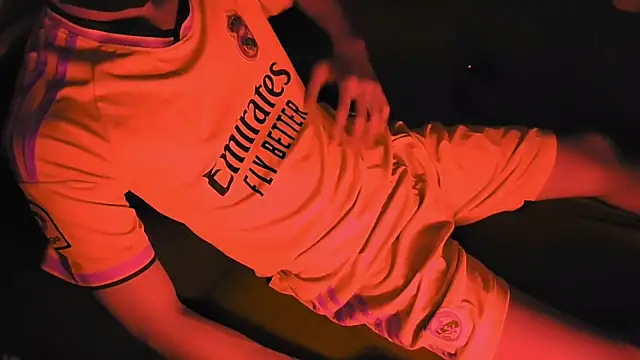 Snapshot of Laine2kx chatting on October 27, 2025, 4:22 pm Laine2kx online show from October 27, 2025, 4:22 pm