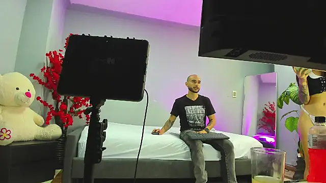 2 fire online show from November 28, 2025, 7:38 pm