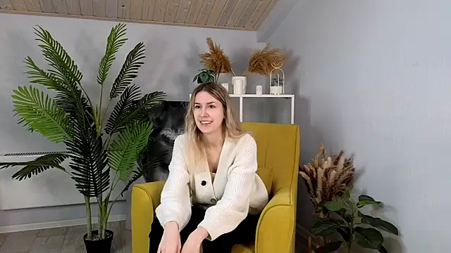 RoxaneDuperre online show from October 4, 2025, 7:17 am