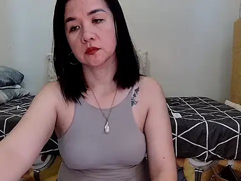 KissHott online show from April 26, 2026, 5:05 am