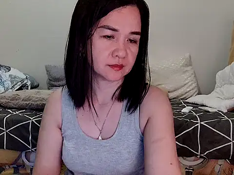 KissHott online show from May 4, 2026, 1:40 pm