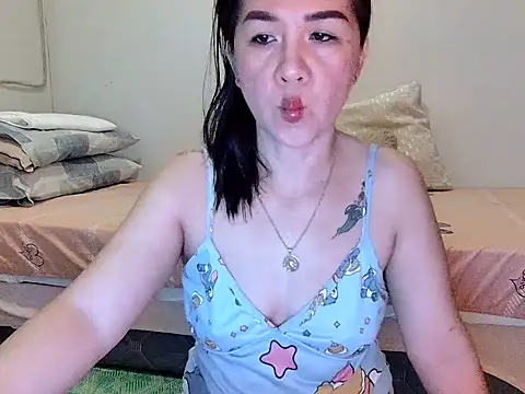 KissHott online show from July 6, 2026, 8:33 pm