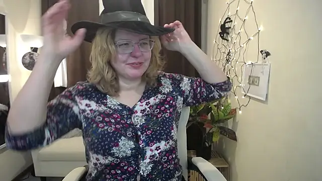 Snapshot of VestaWoody chatting on October 29, 2025, 6:59 am VestaWoody online show from October 29, 2025, 6:59 am