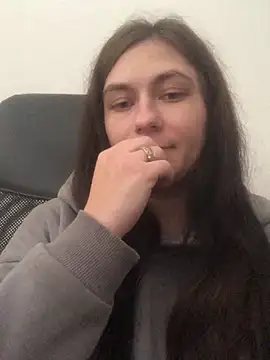 Snapshot of Twolatte1520 chatting on November 4, 2025, 10:14 am Twolatte1520 online show from November 4, 2025, 10:14 am