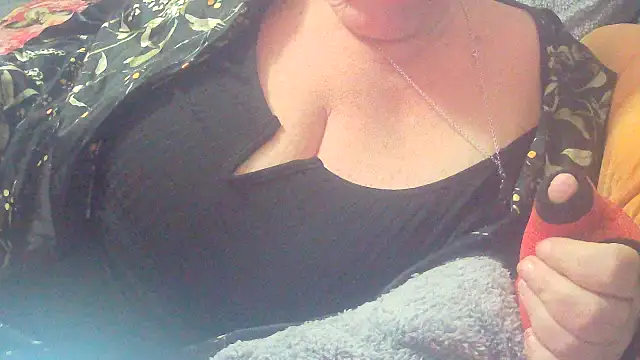 Playful MILF Demi online show from October 22, 2025, 9:36 pm