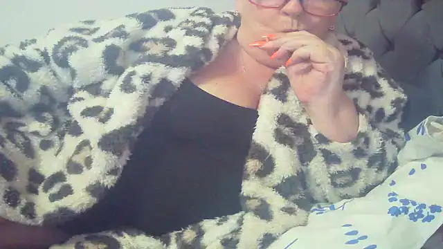 Playful MILF Demi online show from March 28, 2026, 11:59 pm